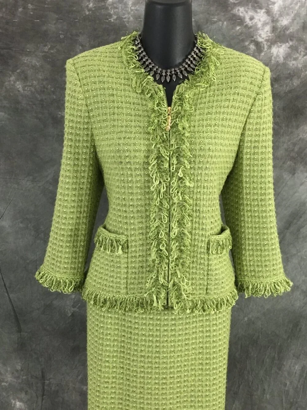 BEAUTIFUL St John collection knit green fringe multi jacket skirt suit size 6